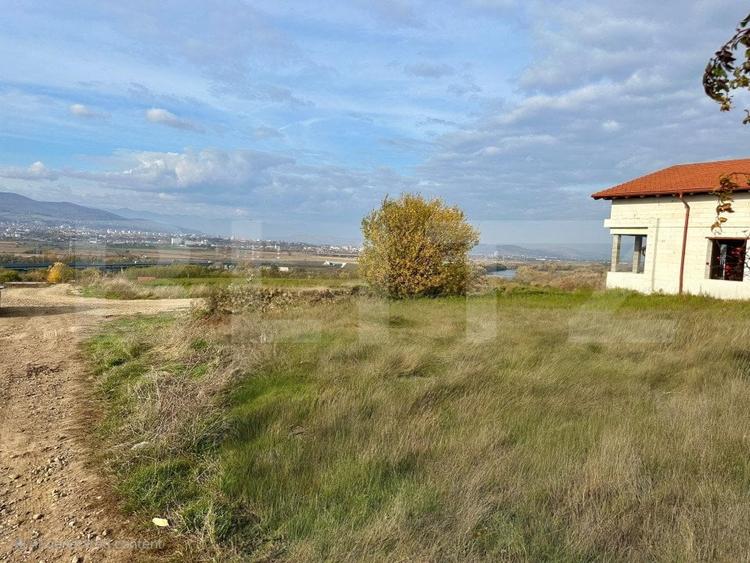 Teren Construcții intravilan de 1000 mp, în Vest