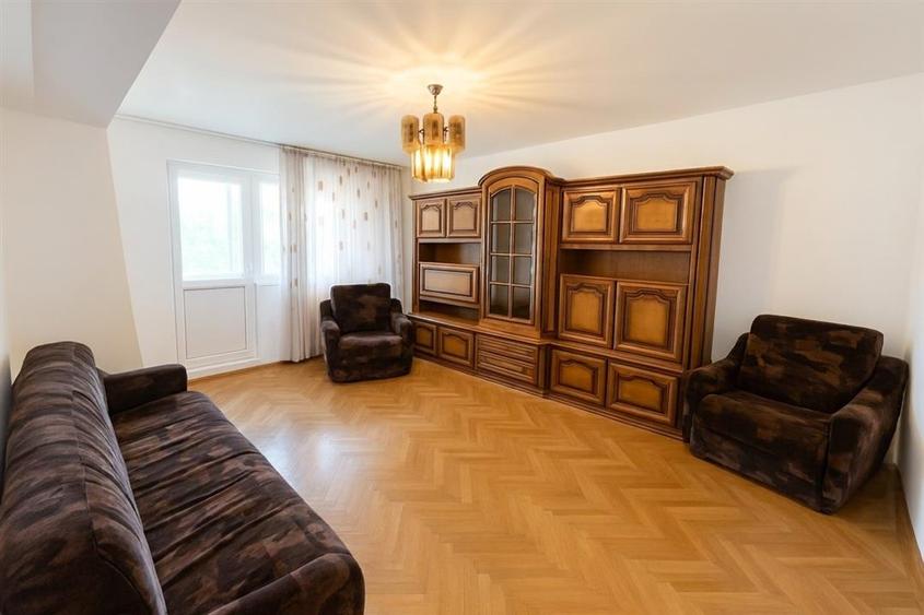 Apartament cu 3 camere decomandat în Dacia