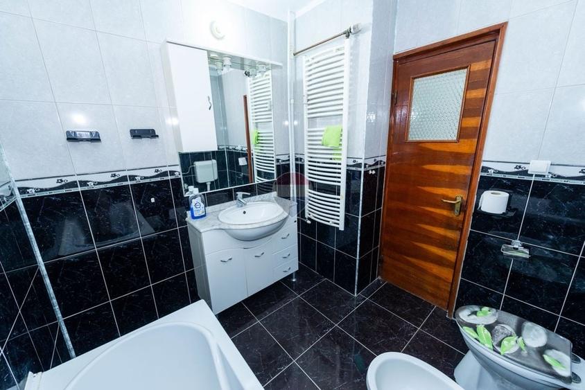 Apartament cu 3 camere decomandat în Victoriei