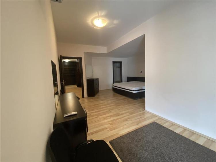 Apartament cu 5 camere decomandat, mobilat în Herăstrău
