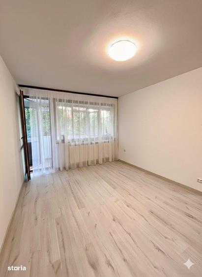 Apartament cu 3 camere decomandat în Tei