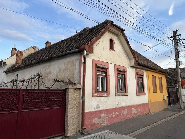 Casă cu 4 camere în Central