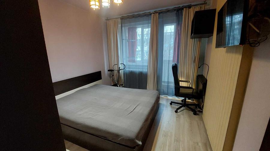 Apartament cu 3 camere semidecomandat în Unirii