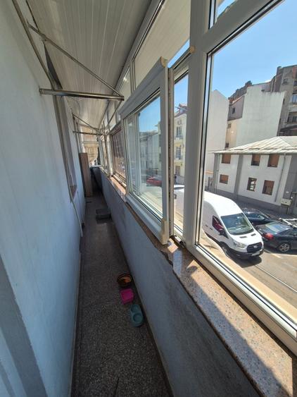 Apartament cu 4 camere semidecomandat în Cișmigiu