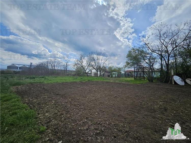Teren agricol intravilan de 3846 mp, în Topraisar