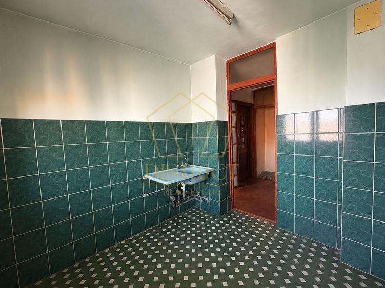 Apartament cu 3 camere decomandat în Olimpia-Stadion