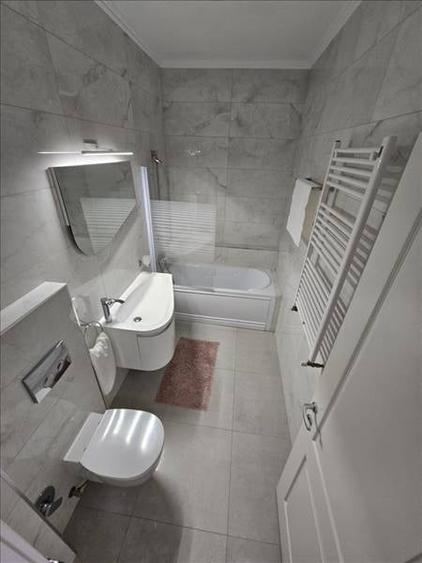 Apartament cu 3 camere decomandat, mobilat în Faleza Nord