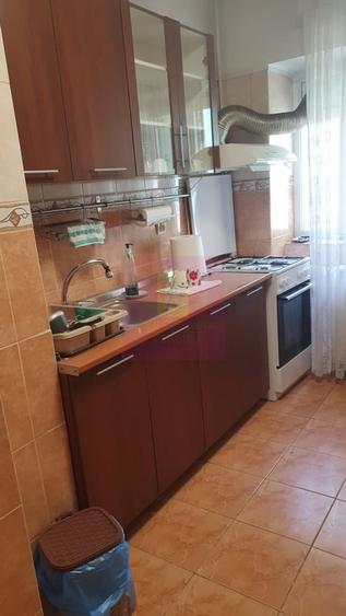 Apartament cu 3 camere decomandat în Costin Georgian