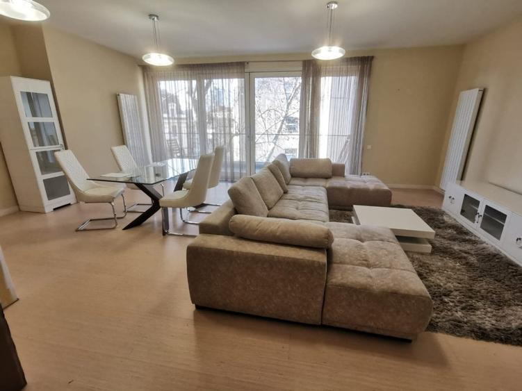 Apartament cu 4 camere decomandat, mobilat în Capitale