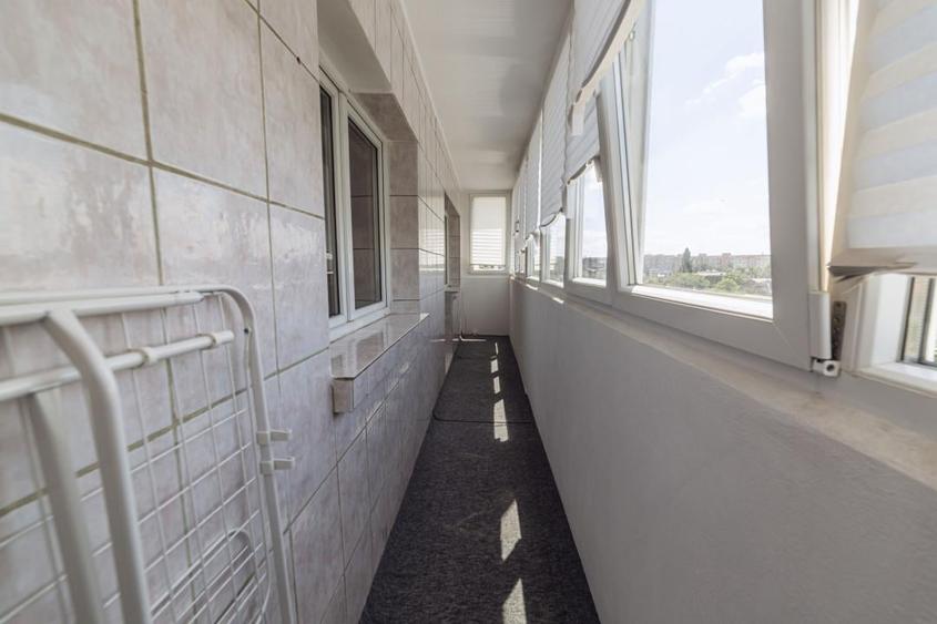 Apartament cu 2 camere semidecomandat, mobilat în Tei