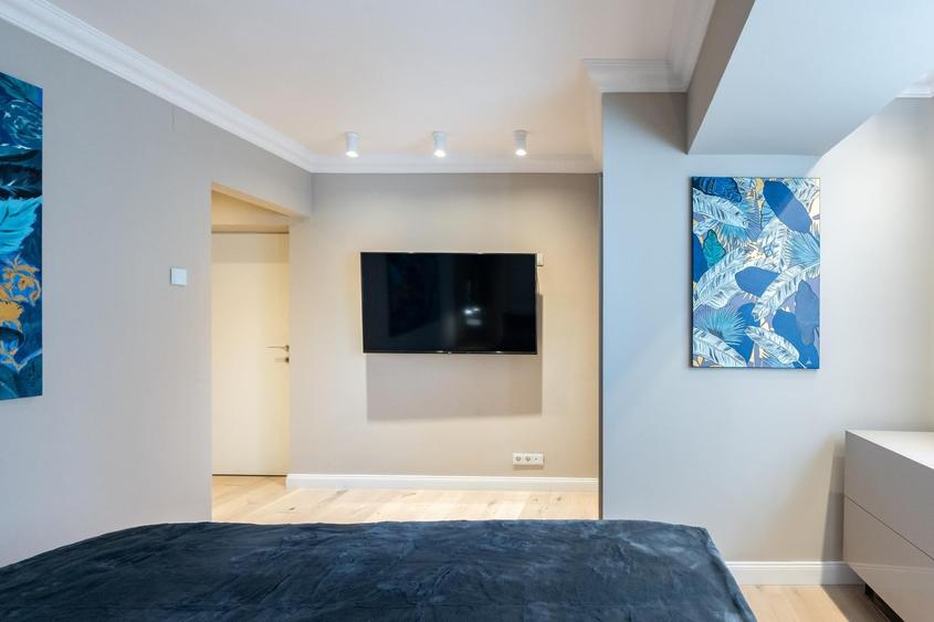 Apartament cu 4 camere decomandat, mobilat în Victoriei