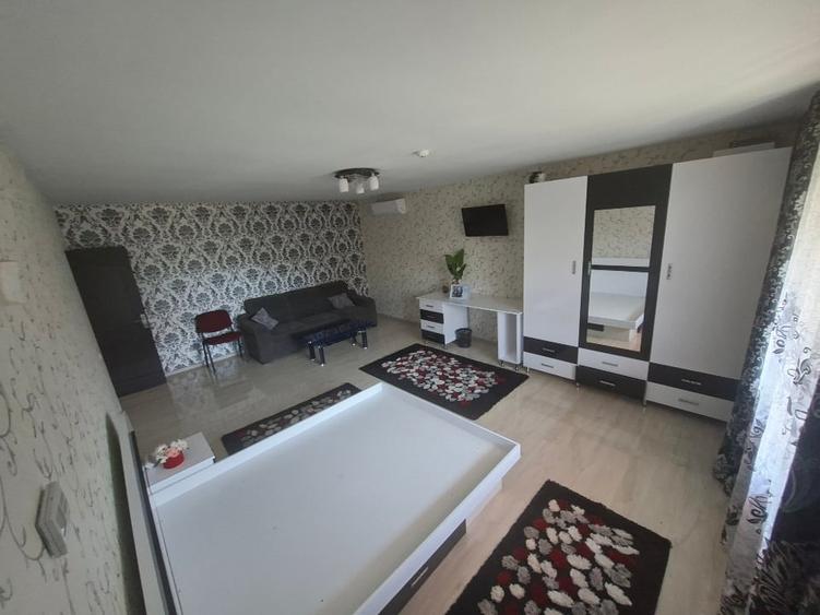 Casă individuală cu 5 camere cu Teren 722 Mp în Central