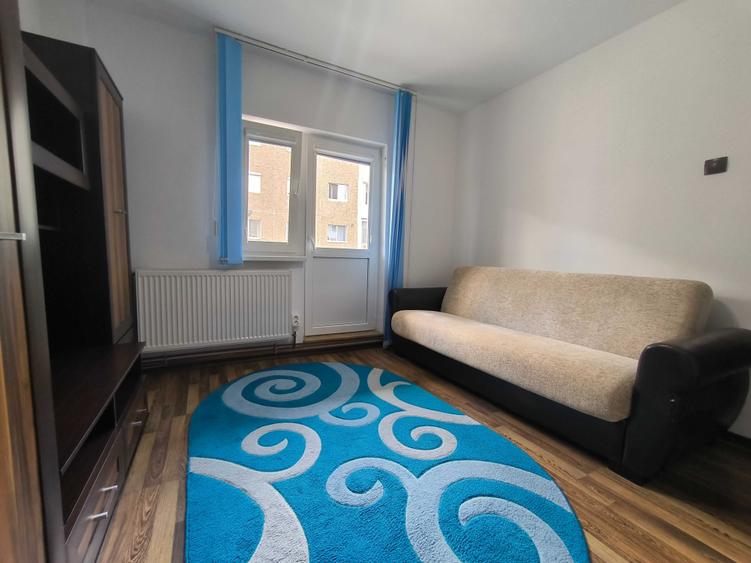 Apartament cu 2 camere decomandat în Confecții