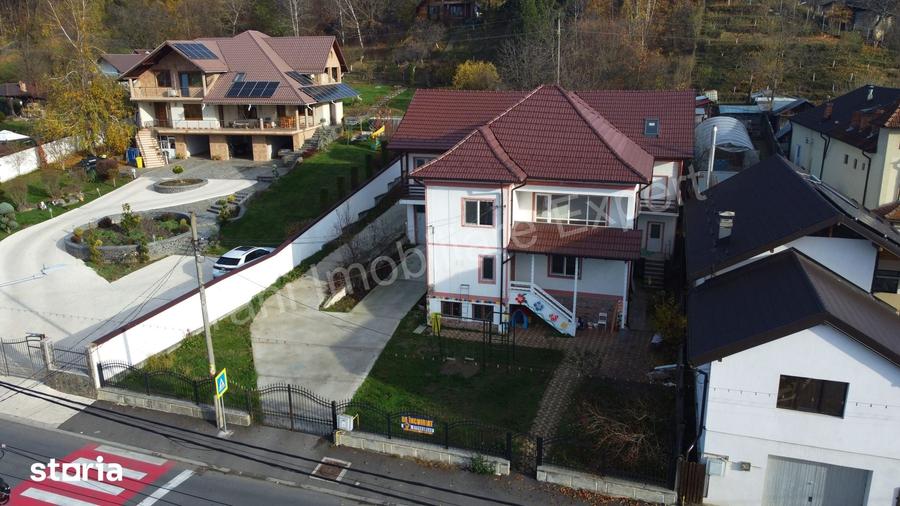 Casă cu 8 camere cu Teren 1500 Mp în Central