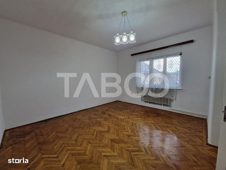 Apartament cu 4 camere decomandat în Paltin