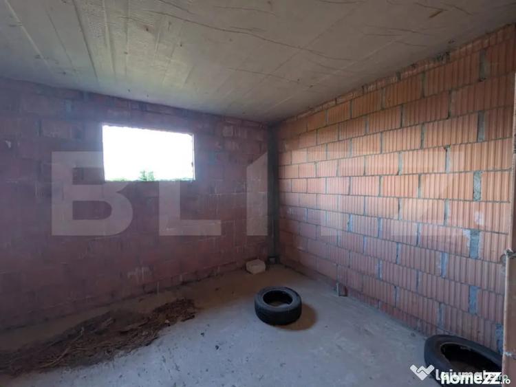 Casă cu 7 camere cu Teren 7500 Mp în Central