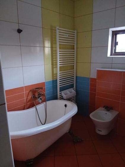 Casă cu 4 camere în Câmpului