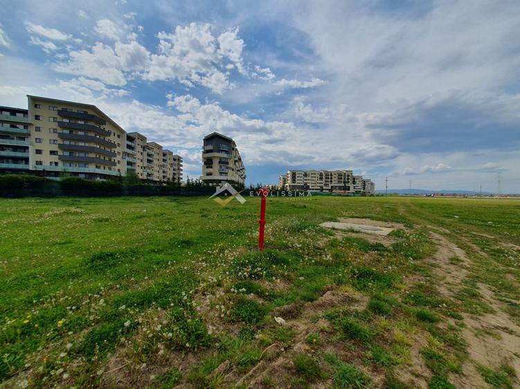 Teren Construcții intravilan de 12940 mp, în Tractorul