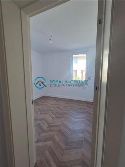 Duplex cu 5 camere cu Piscina în Păulești