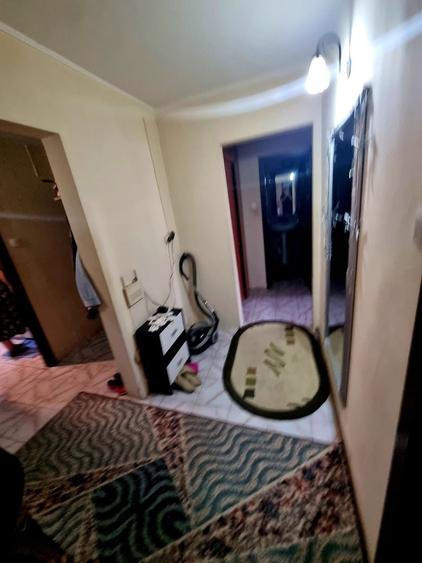 Apartament cu 4 camere decomandat, mobilat în Dacia