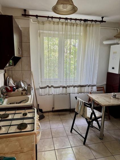 Apartament cu 4 camere decomandat în Valea Rosie
