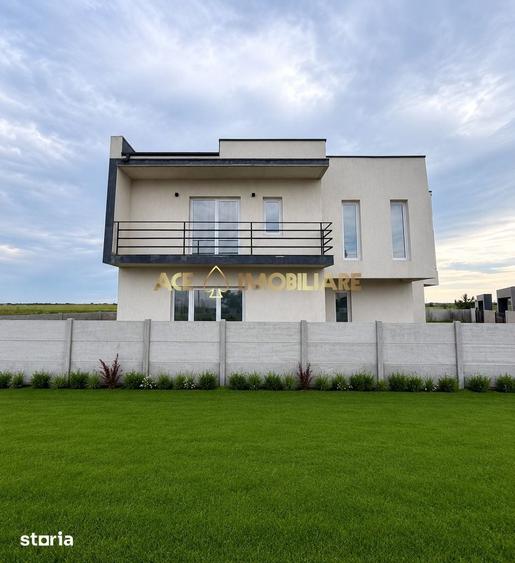 Casă cu 5 camere cu Teren 250 Mp în Vărăști