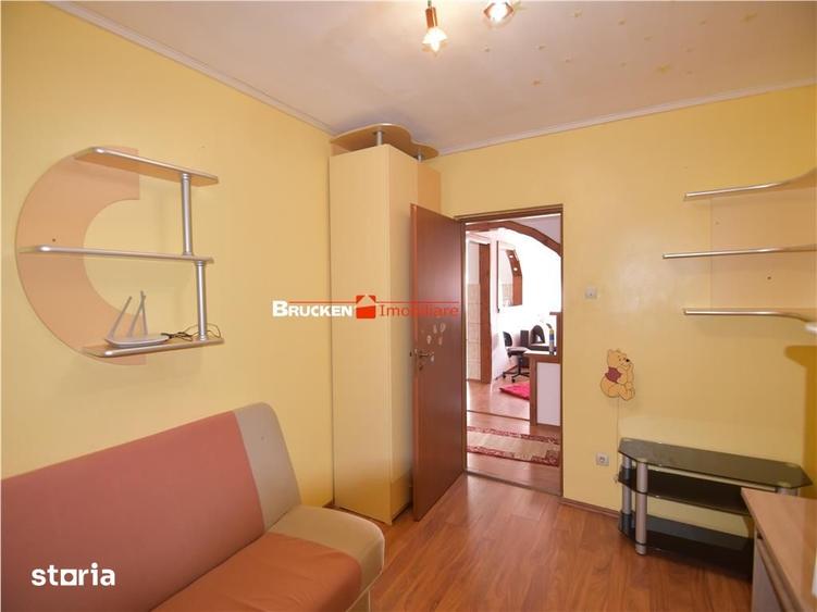 Apartament cu 3 camere decomandat în Sud