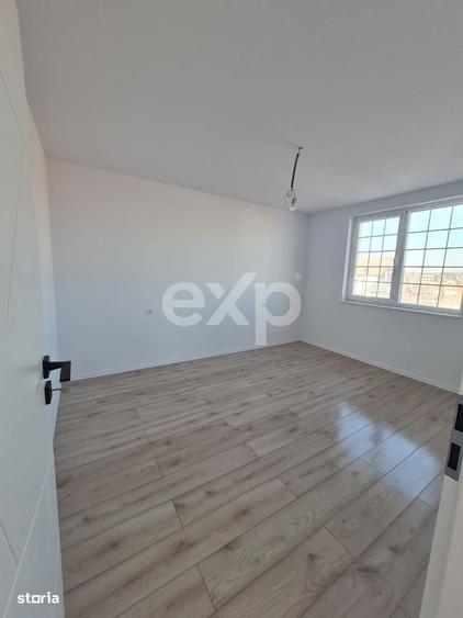 Casă cu 4 camere cu Teren 2500 Mp în Trivale