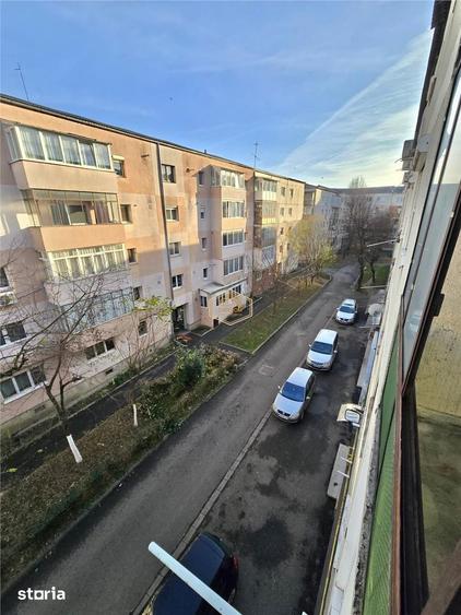 Apartament cu 3 camere decomandat în Micro 16