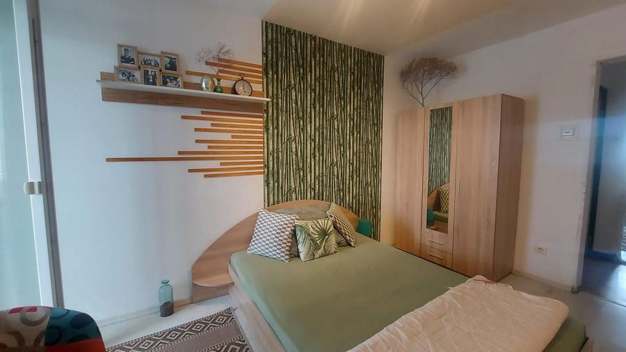 Apartament cu 3 camere decomandat în Drumul Taberei