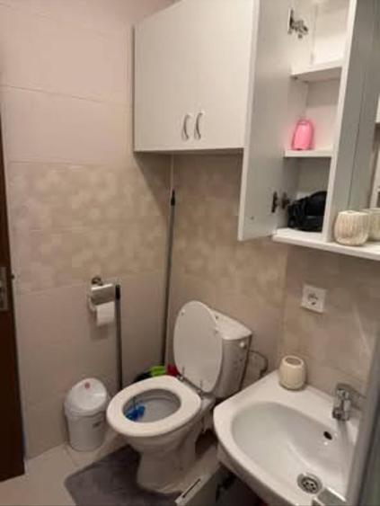 Garsonieră decomandată în 9 Mai