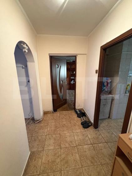Apartament cu 4 camere decomandat, mobilat în Prundu