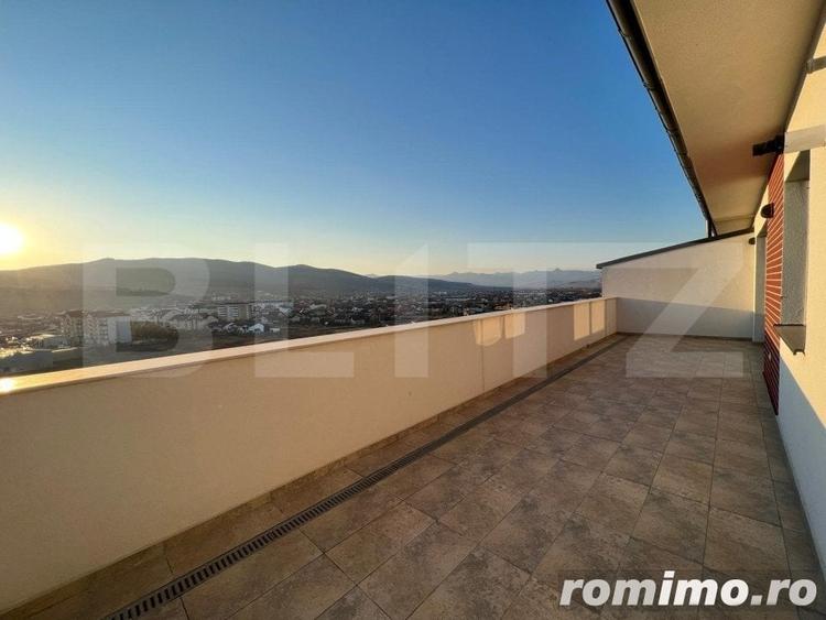Apartament cu 3 camere semidecomandat în Cetate