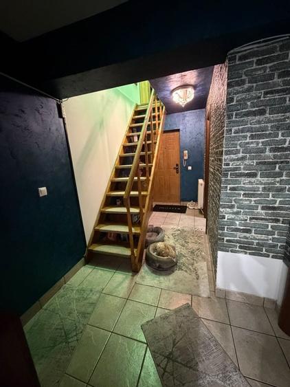 Apartament cu 3 camere semidecomandat în Runcu