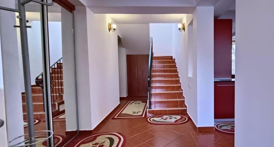 Casă individuală cu 4 camere cu Canalizare în Hărman