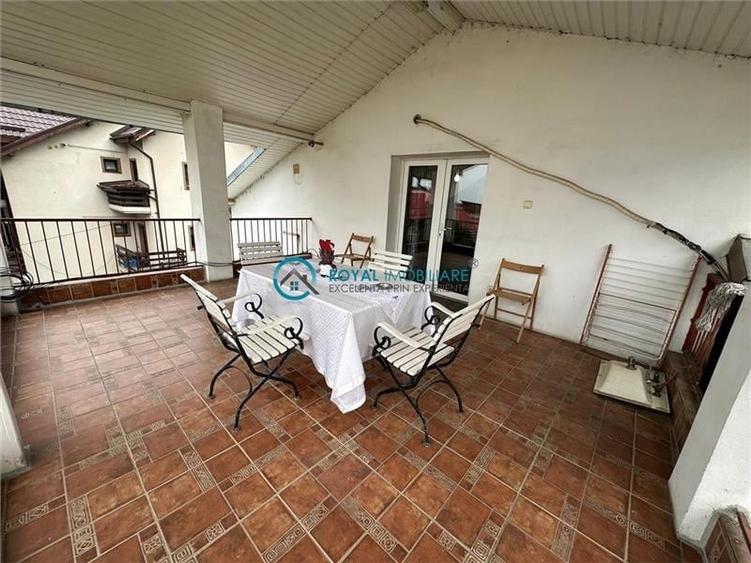 Apartament cu 3 camere decomandat, mobilat în Republicii
