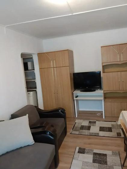 Apartament cu 2 camere semidecomandat în Solidarității