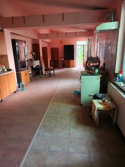 Casă individuală cu 9 camere cu Teren 2826 Mp în Sânpetru