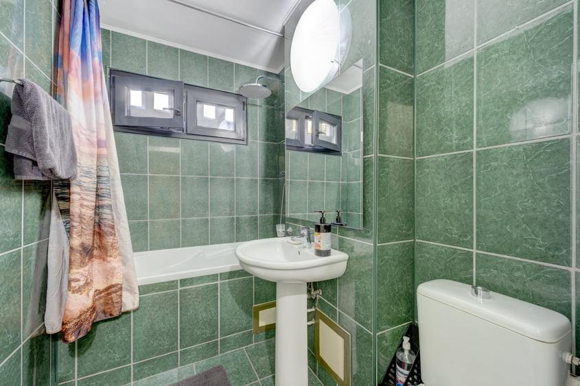 Apartament cu 3 camere decomandat în Berceni