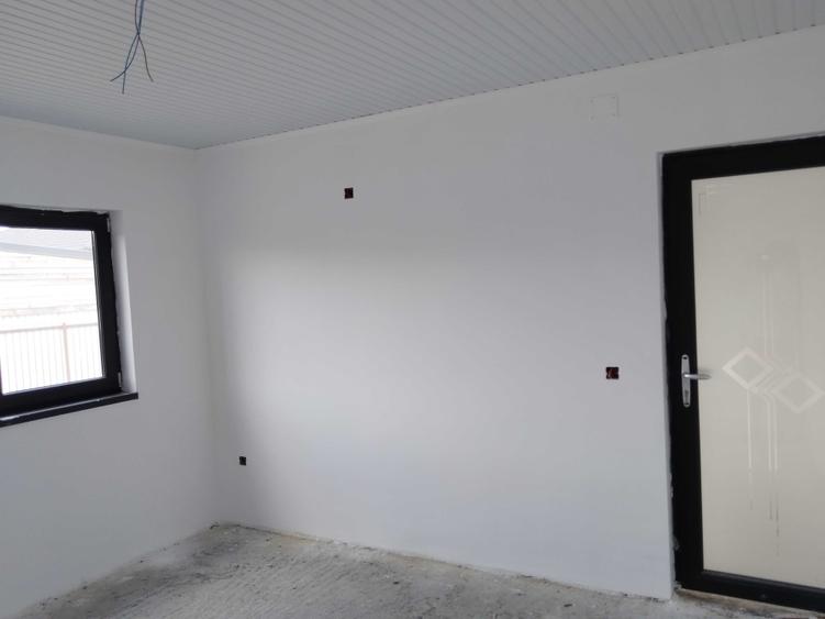 Casă cu 3 camere în Central