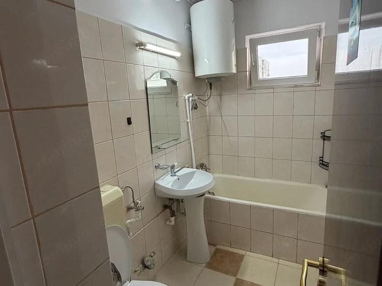 garsoniera dristor-metrou la scara blocului-modern - 7