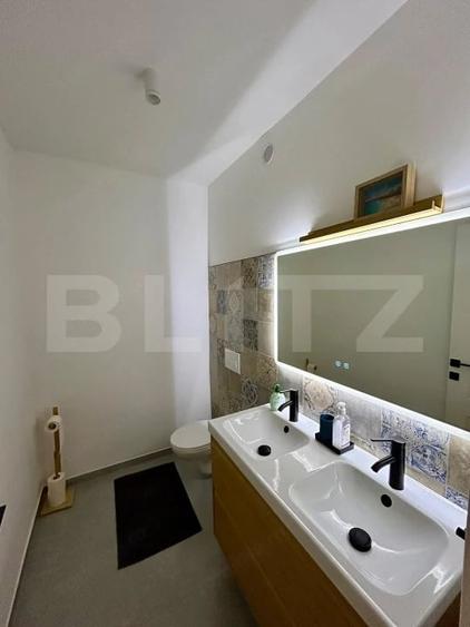 Apartament cu 3 camere semidecomandat în Gruia