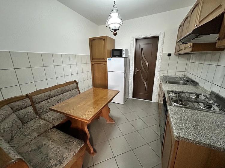 Inchiriez apartament cu 2 camere decomandat str Magheru etaj 1 - 2