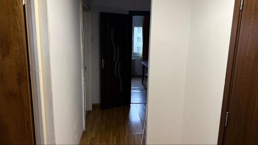 Apartament cu 3 camere decomandat în Titan