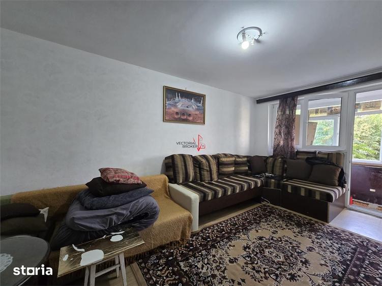 Apartament cu 3 camere decomandat în Colentina