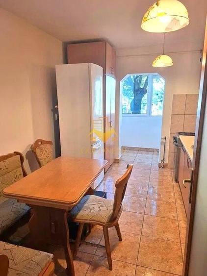 Apartament cu 3 camere decomandat, mobilat în Plopilor