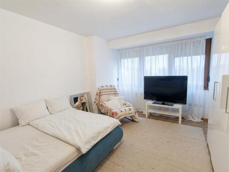 Apartament cu 4 camere decomandat în Central