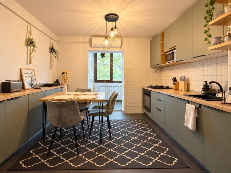 Apartament cu 3 camere semidecomandat, mobilat în Lipovei