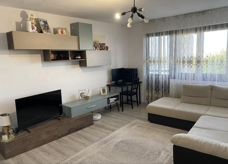 Apartament cu 3 camere în Drumul Taberei