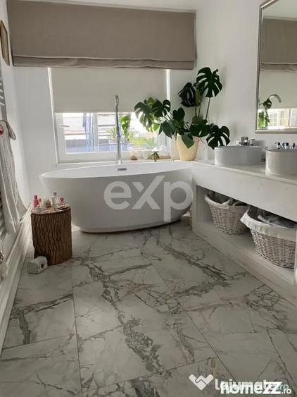 Apartament cu 4 camere decomandat în Central